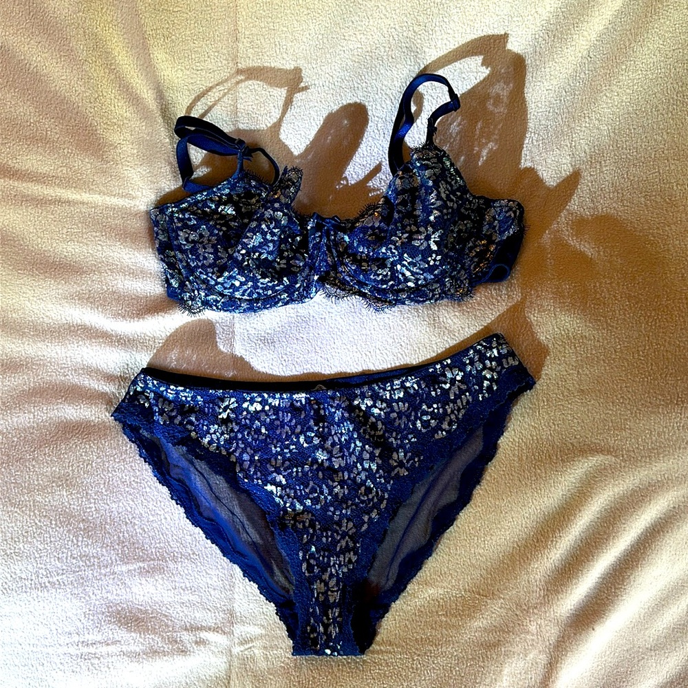 VS unlined bra 34D/Hip-hugger panty (L) set royal blue/silver foil/Never worn.